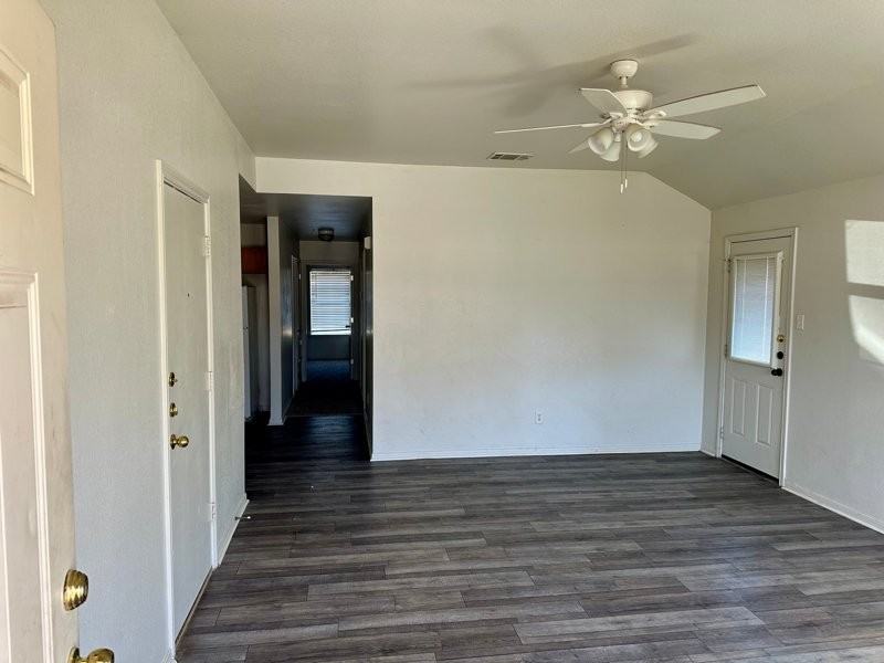 402 Topeka Ct #B - Photo 4 of 16
