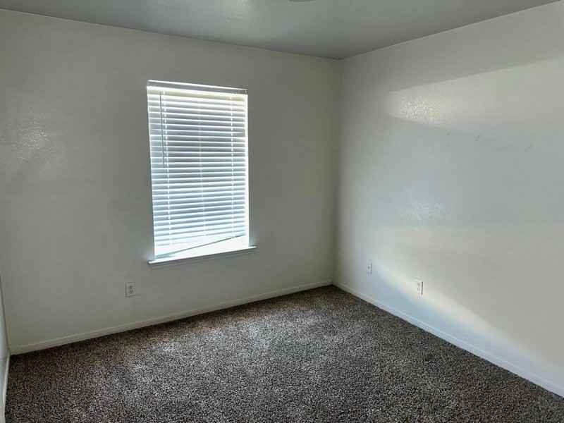 402 Topeka Ct #B - Photo 5 of 16