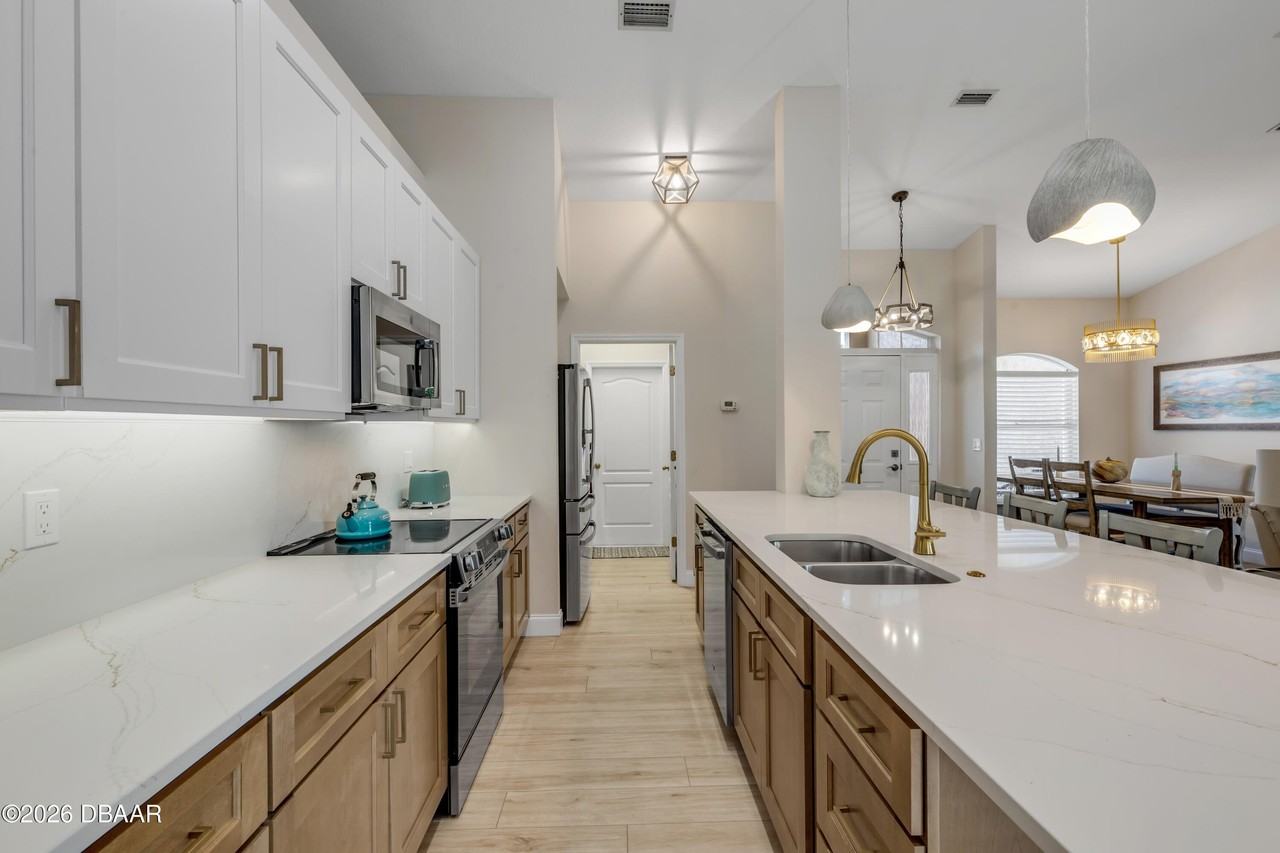 646 S Pine St - Photo 5 of 30