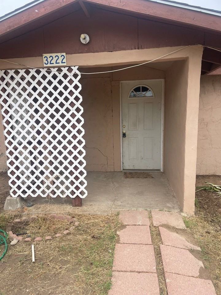 3222 Yucca Loop - Photo 3 of 17