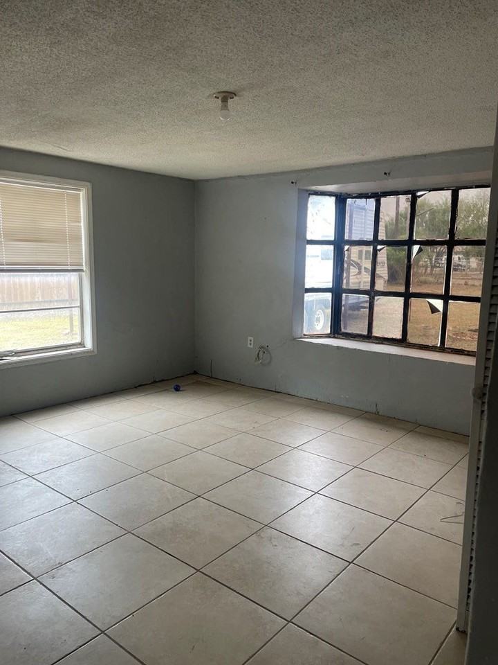 3222 Yucca Loop - Photo 6 of 17