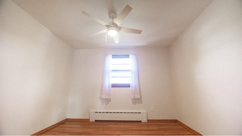 1402 Summit Ave - Photo 3 of 7