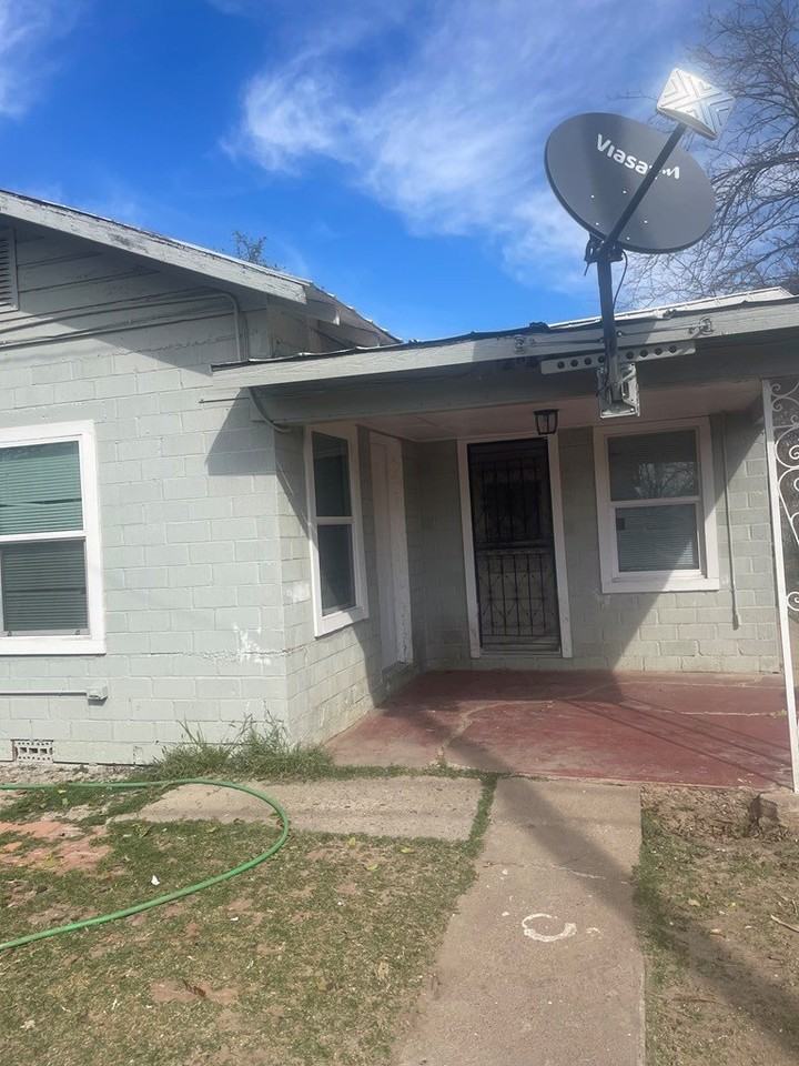 1295 Bryan St - Photo 2 of 10