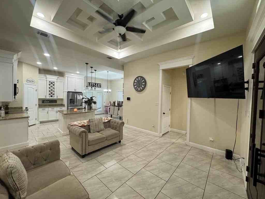 1001 Colon Ln - Photo 4 of 22
