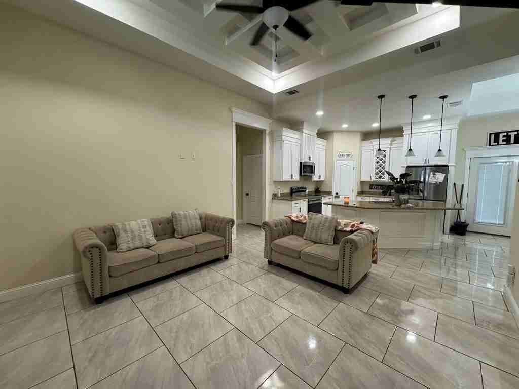 1001 Colon Ln - Photo 5 of 22