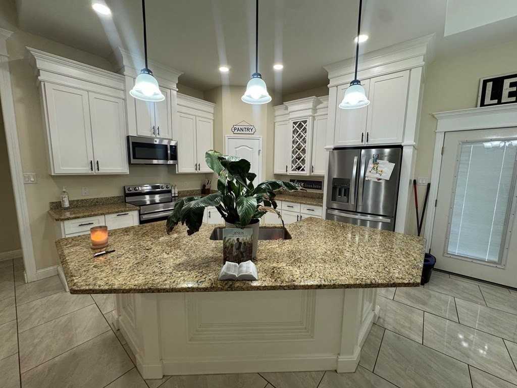 1001 Colon Ln - Photo 7 of 22