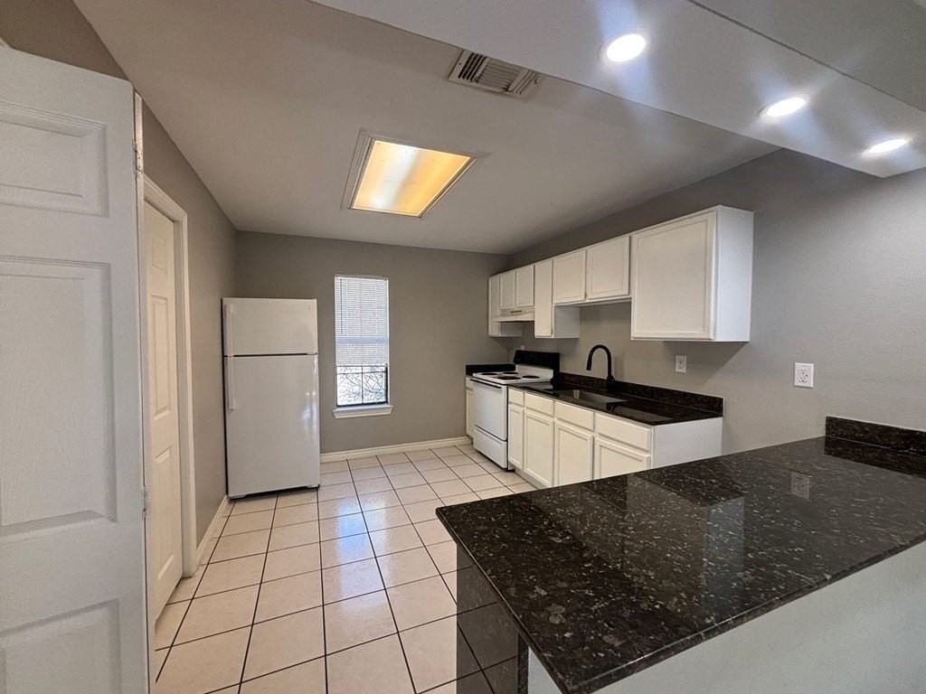 2267 N Veterans Blvd - Photo 4 of 12