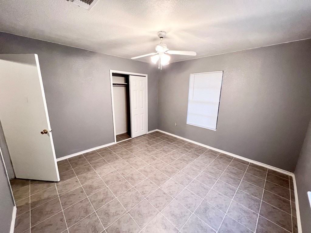 635 Colorado St - Photo 4 of 17