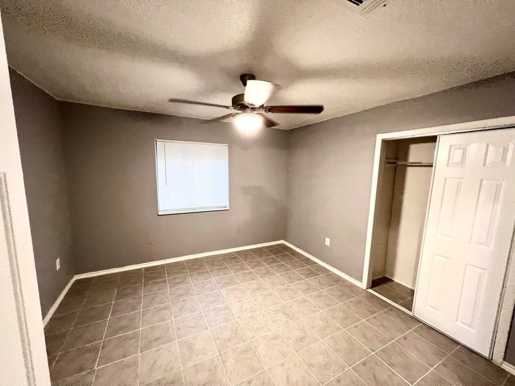 635 Colorado St - Photo 7 of 17