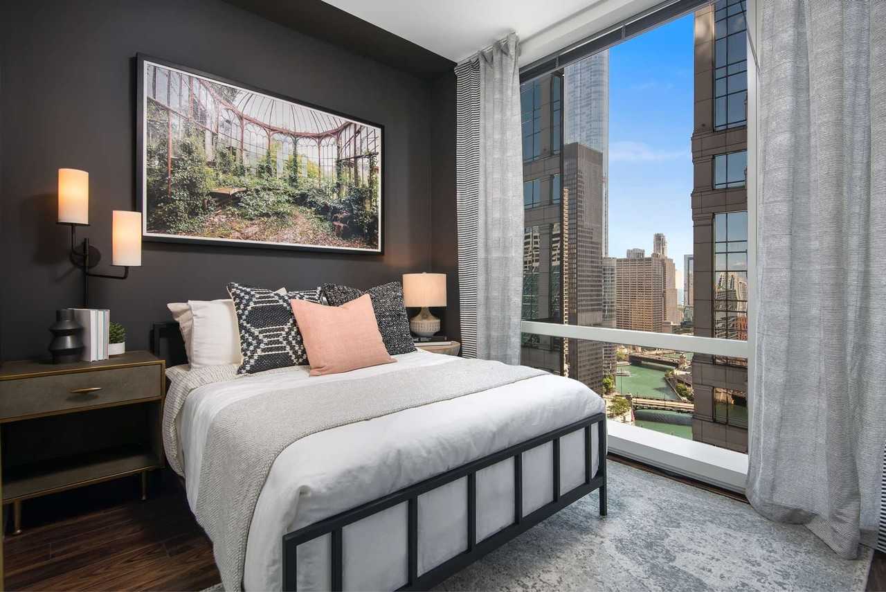 162 N Clark St - Photo 3 of 11