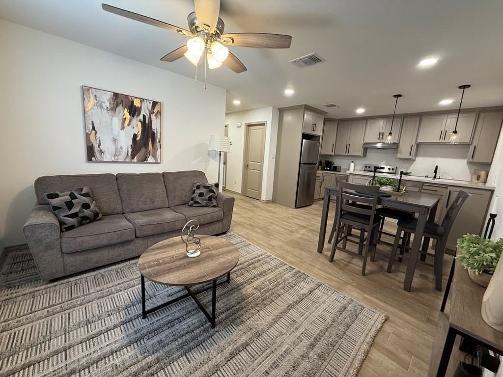 2873 Del Rio Blvd - Photo 2 of 12