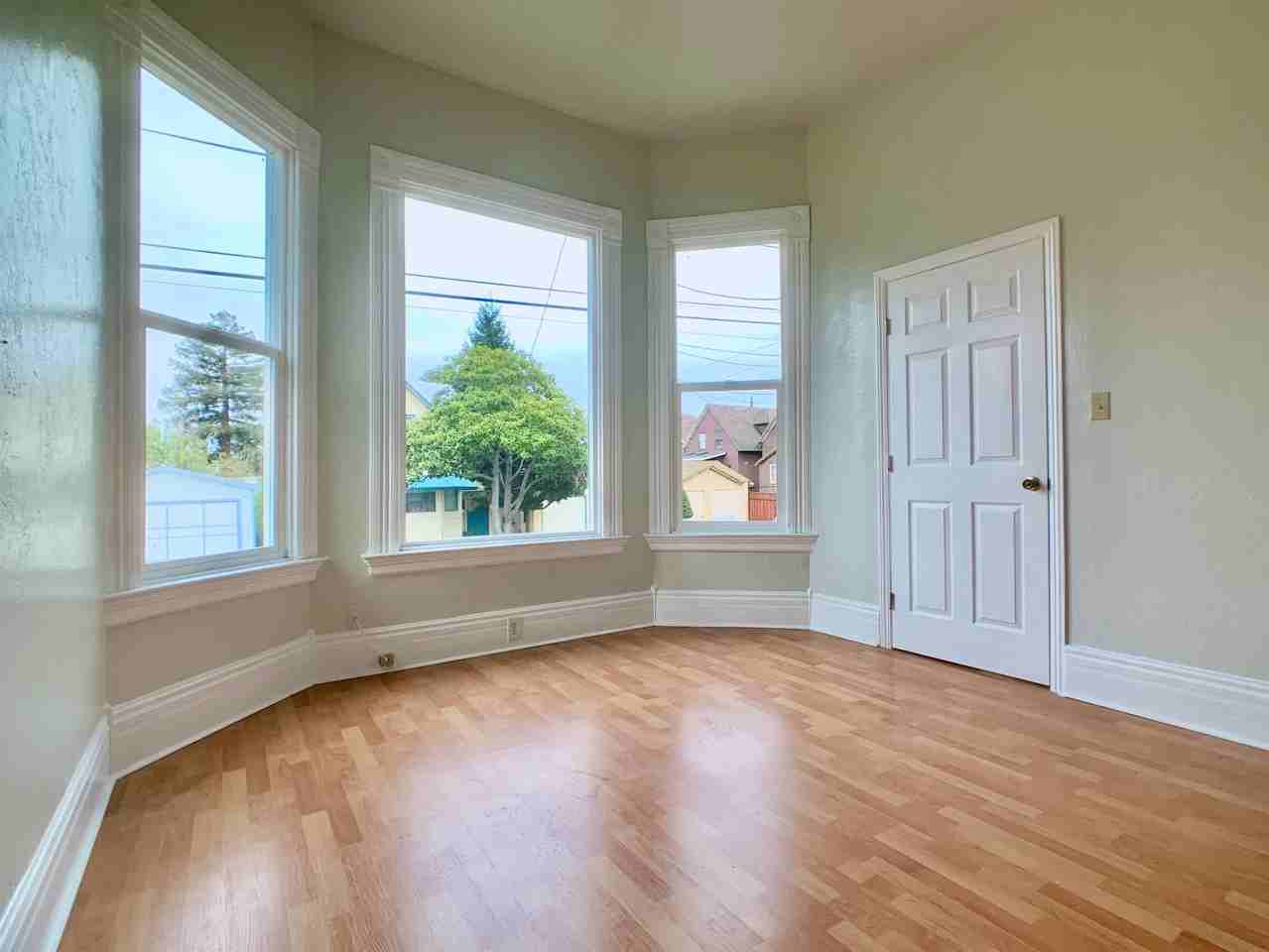 1515 6th St #1 - Photo 3 of 18