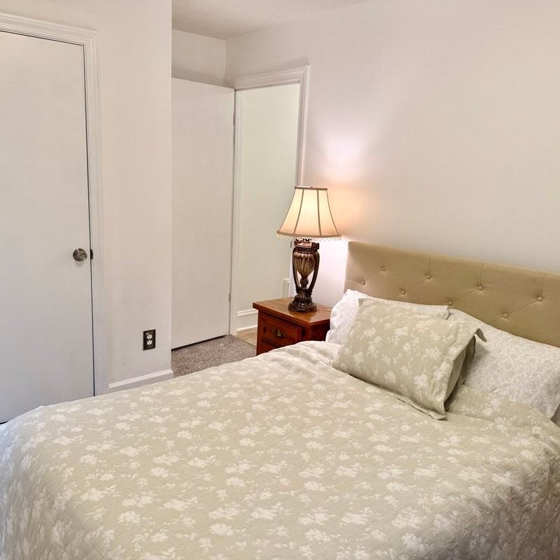 4401 Yorkshire Ct - Photo 3 of 9