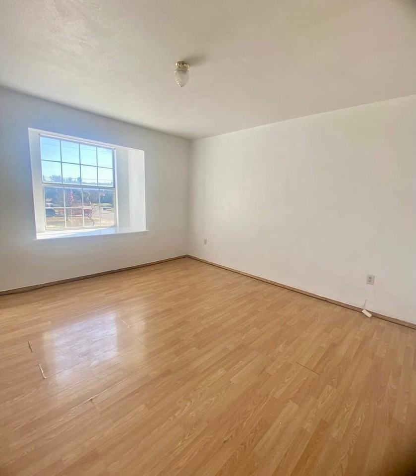 2303 Pecan Dr - Photo 4 of 12