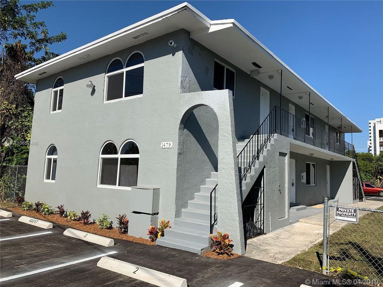 6Plex 1479 NW 16 ST - Photo 3 of 12