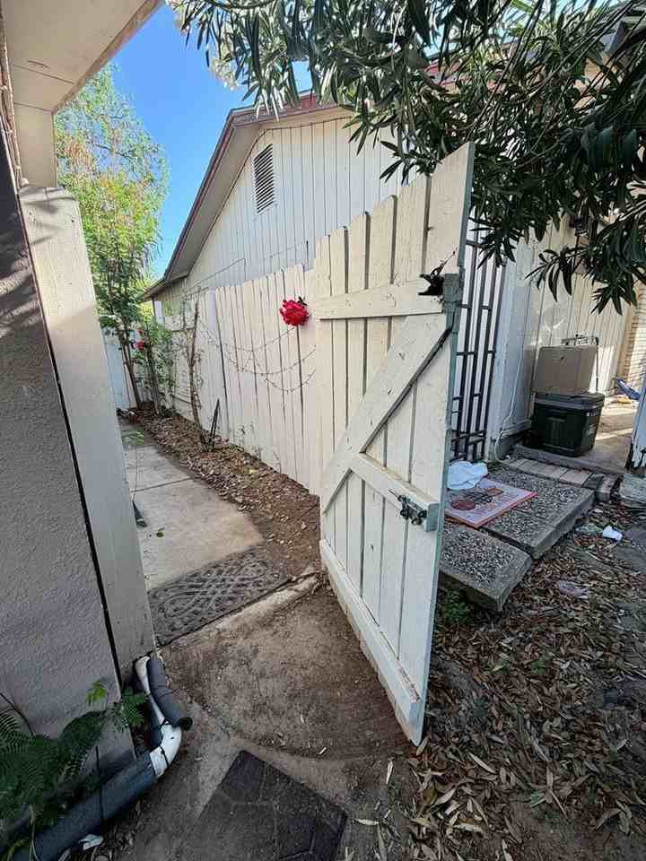 2341 Edna Dr - Photo 2 of 12