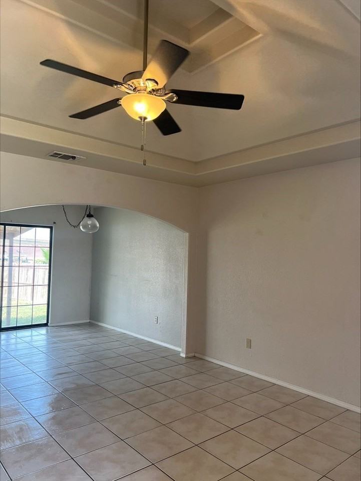 3437 Cole St - Photo 5 of 14