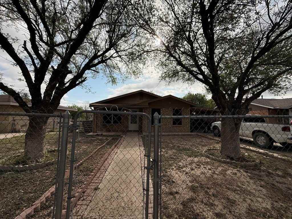 1009 Kiriaka Dr - Photo 2 of 8