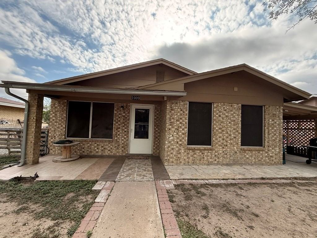 1009 Kiriaka Dr - Photo 3 of 8