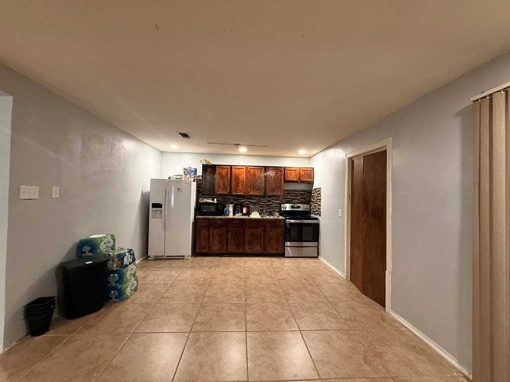 1009 Kiriaka Dr - Photo 5 of 8