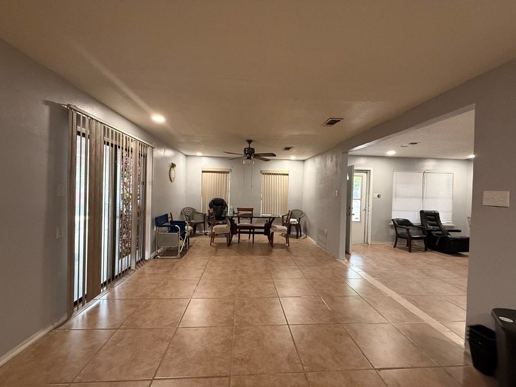 1009 Kiriaka Dr - Photo 6 of 8