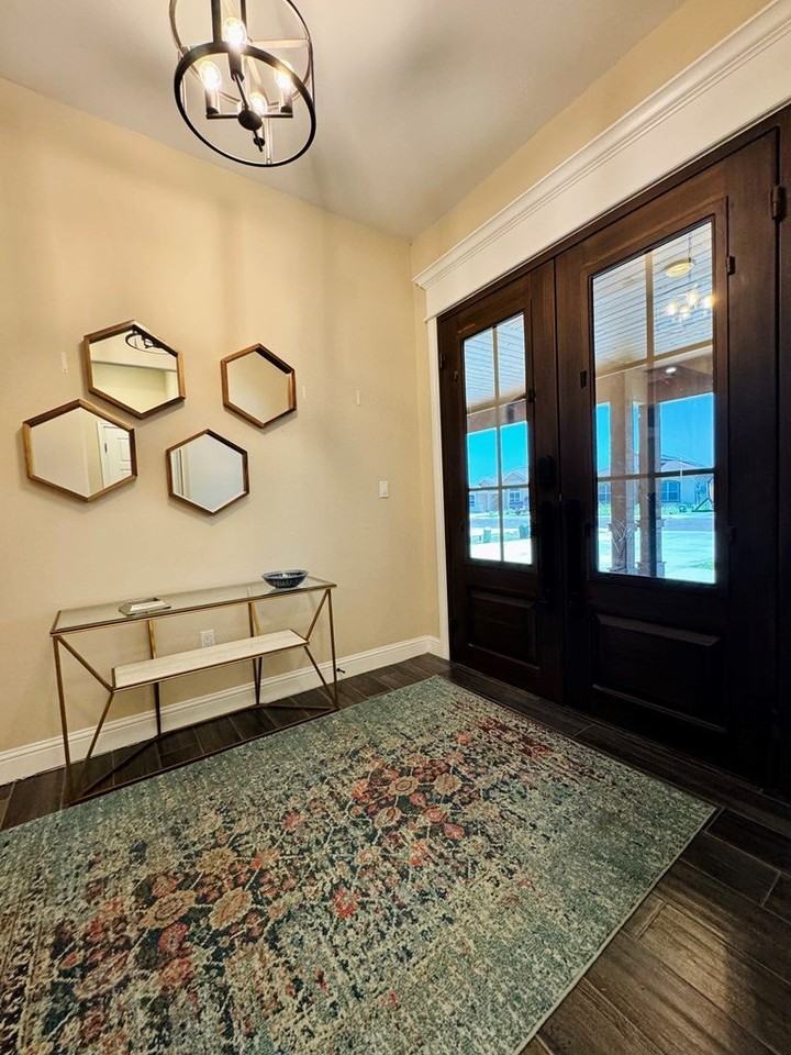 2301 Lemonwood St - Photo 4 of 28