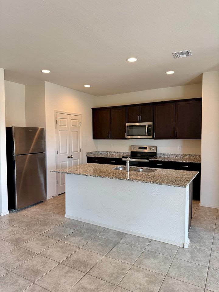 24403 W Ripple Rd - Photo 4 of 18