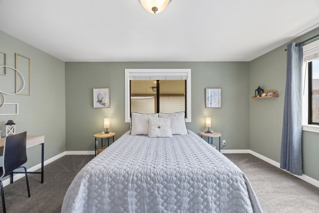 592 N Weaver Ave - Photo 2 of 12