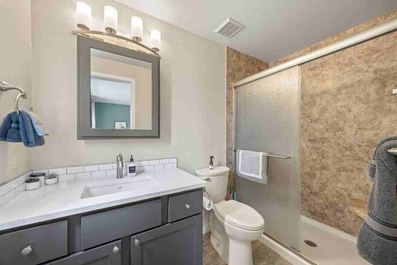 592 N Weaver Ave - Photo 5 of 12