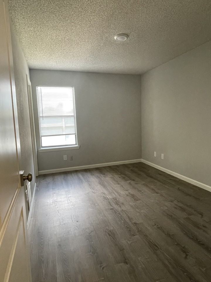 211 Mount Hope Court - Photo 6 of 25