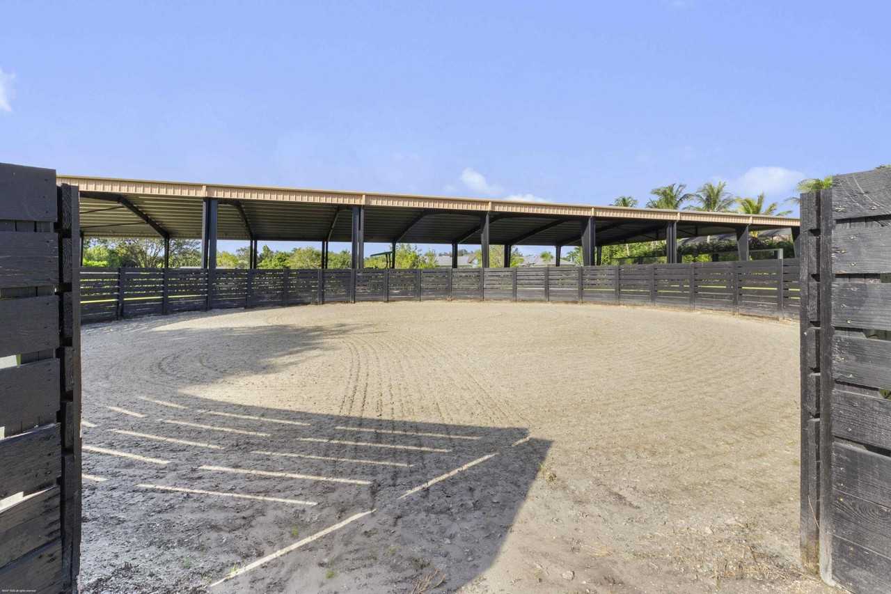 4985 Stables Way - Photo 6 of 50