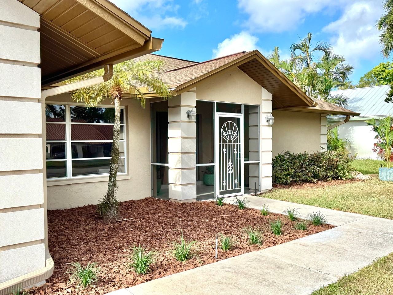 939 Saint Andrews Blvd - Photo 2 of 20