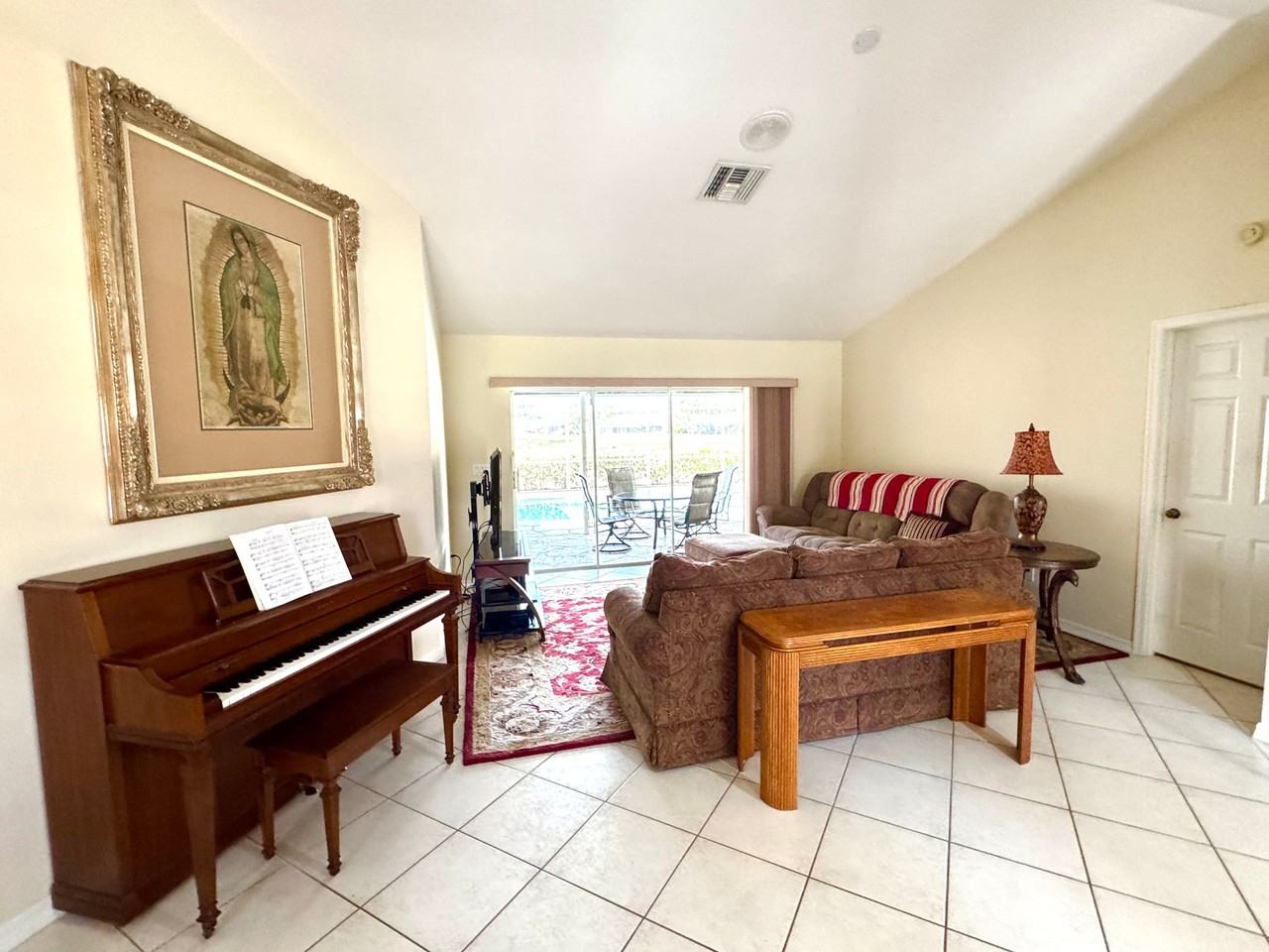 939 Saint Andrews Blvd - Photo 3 of 20