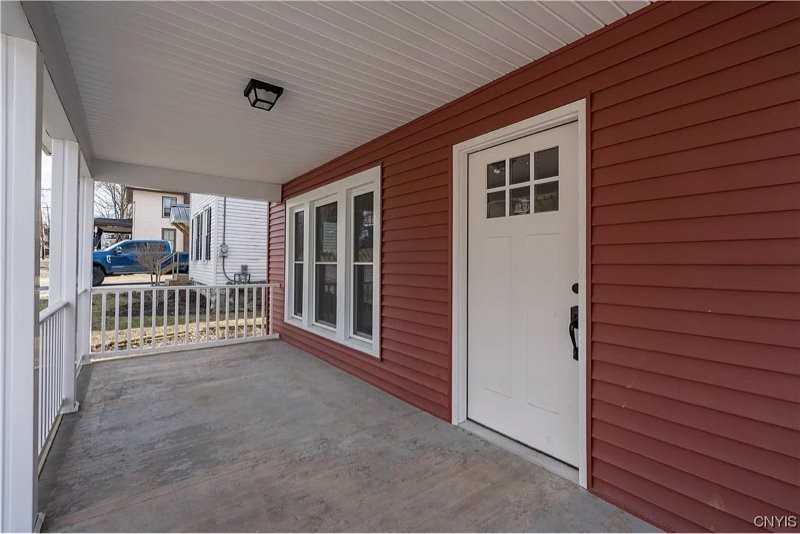 135 N Washington St - Photo 2 of 20