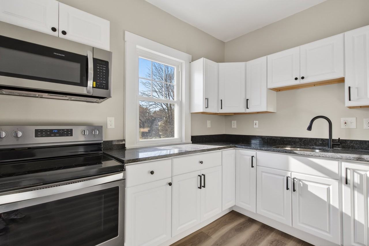 946 N Main St #2SW - Photo 2 of 9