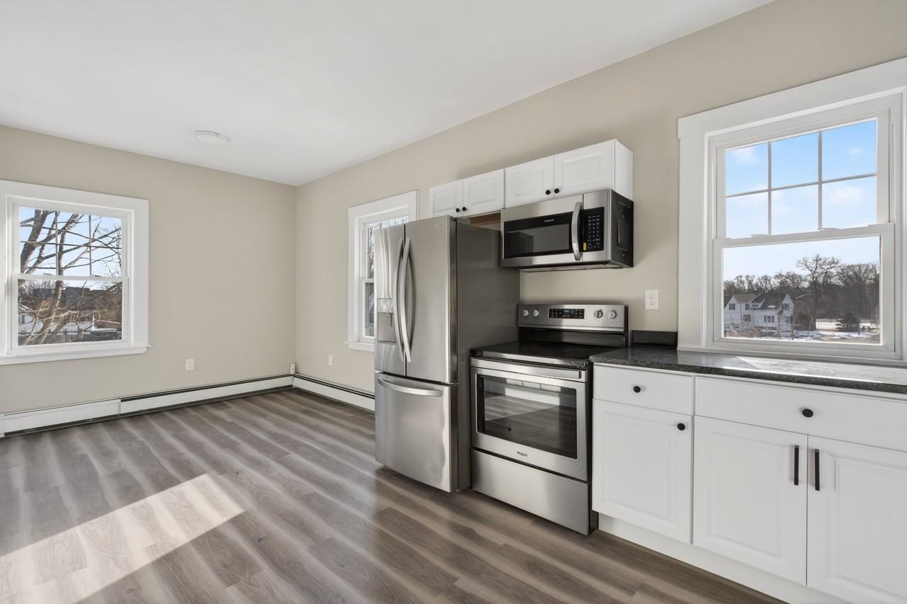 946 N Main St #2SW - Photo 3 of 9