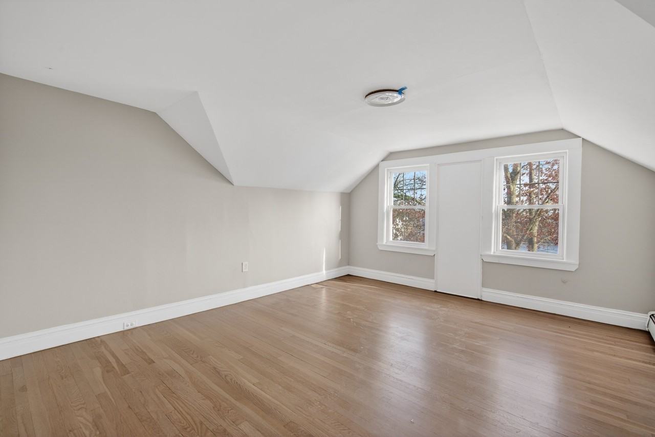 946 N Main St #2SW - Photo 5 of 9