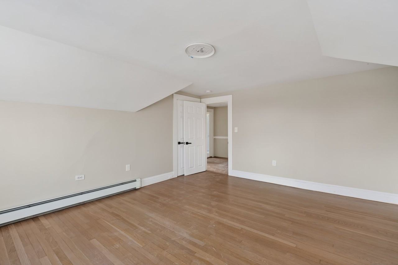 946 N Main St #2SW - Photo 6 of 9