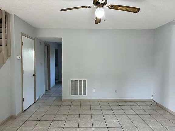 1661 Forest Dr #8 - Photo 3 of 11