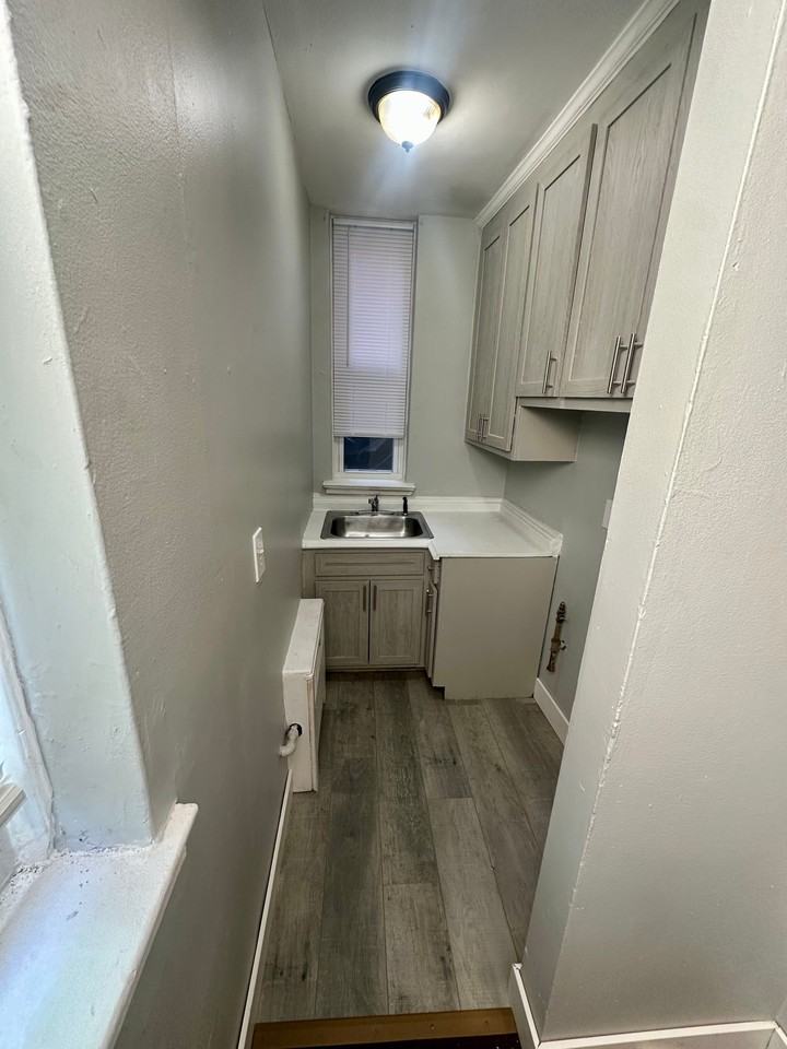 85 Easton Ave #1E - Photo 3 of 9