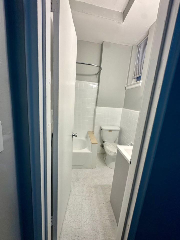 85 Easton Ave #1E - Photo 7 of 9