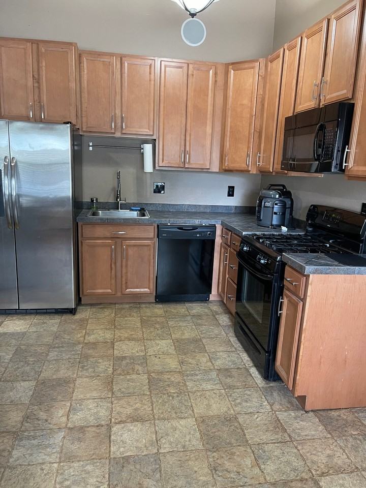 835 Tammany Dr - Photo 3 of 20