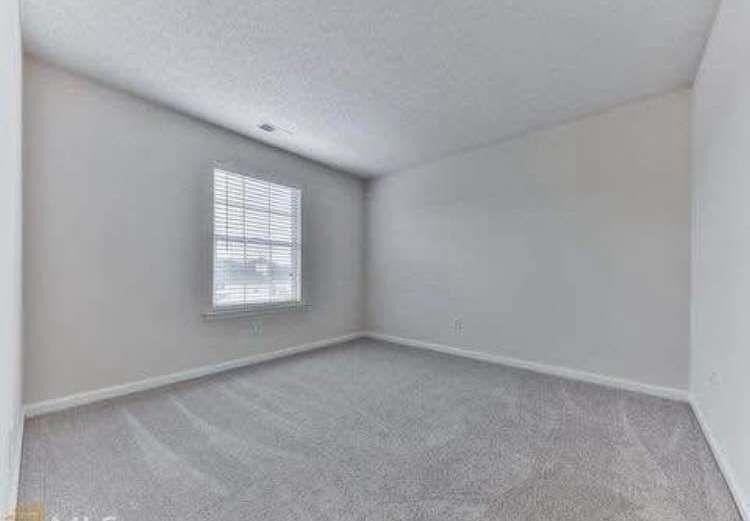 204 Fox Creek Blvd - Photo 5 of 8