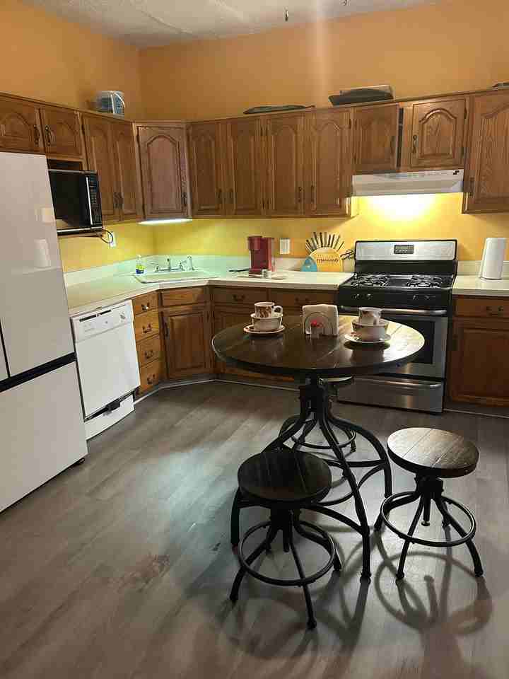 7018, Vandike St - Photo 3 of 9