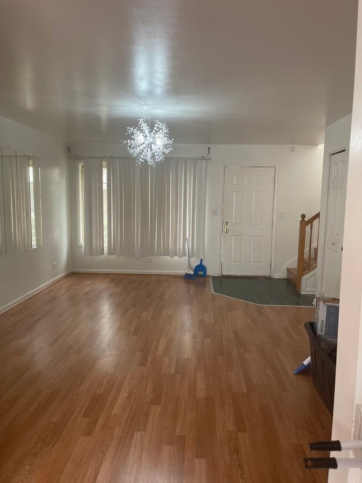 2312 N Nagle Ave - Photo 2 of 18