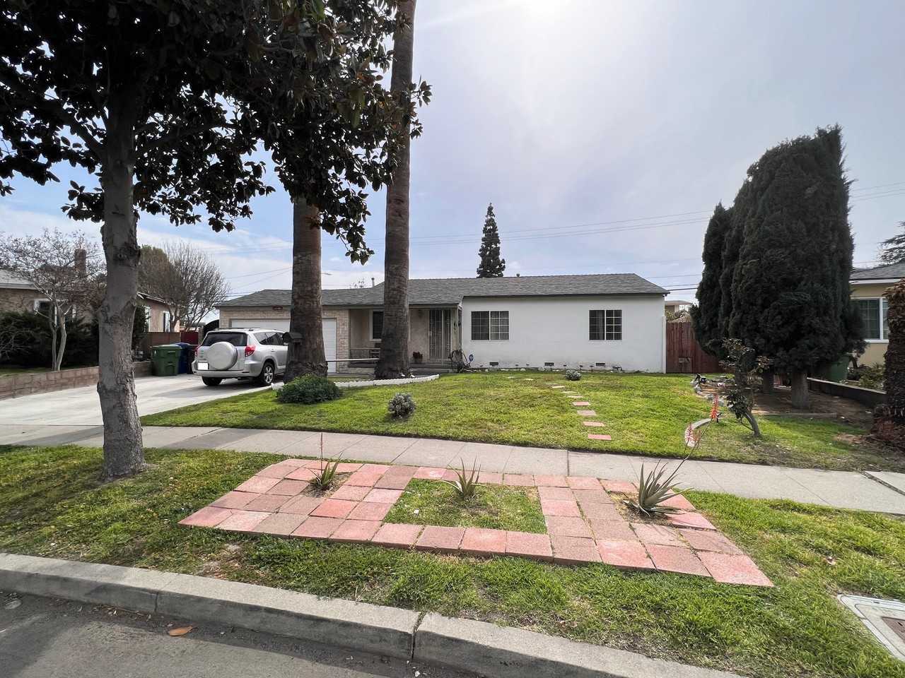 14148 Community St - Photo 4 of 7