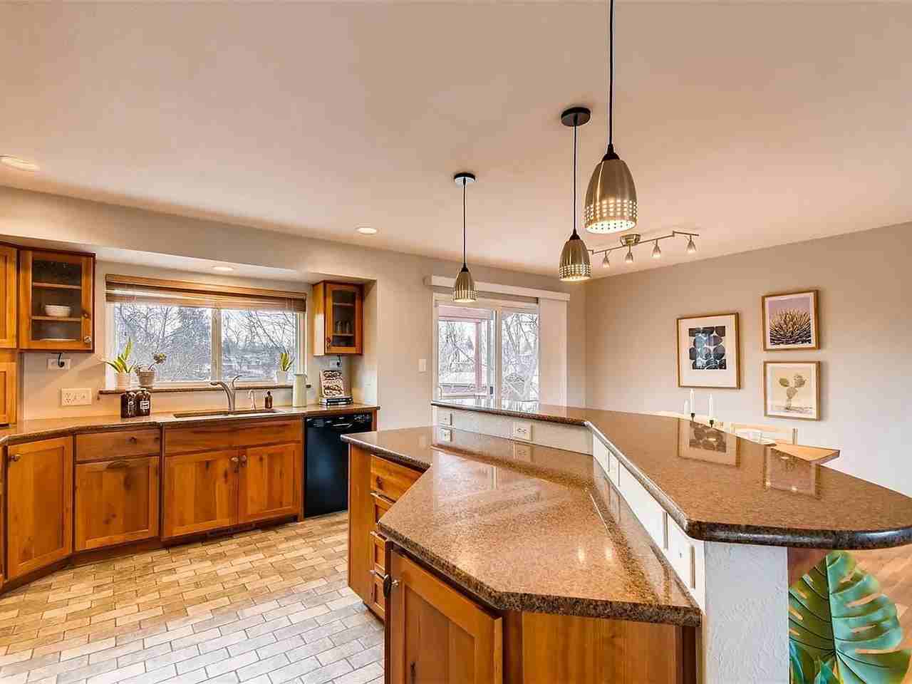 1403 Lefthand Dr - Photo 6 of 17