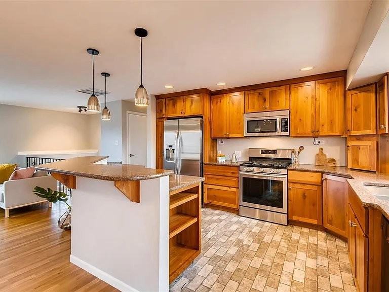 1403 Lefthand Dr - Photo 7 of 17