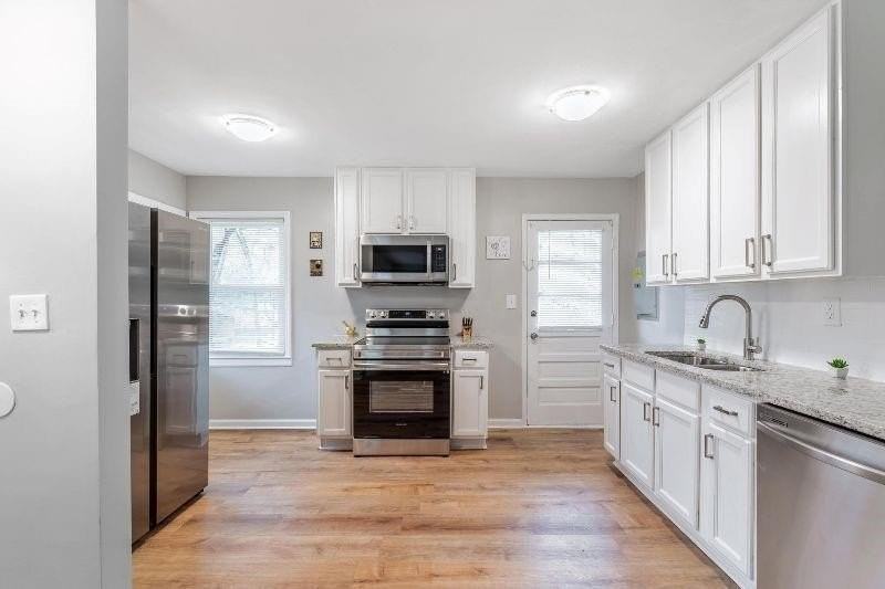 965 Smith St - Photo 4 of 12