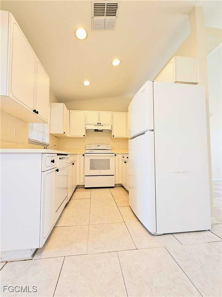 4916 Leonard Blvd S - Photo 7 of 19